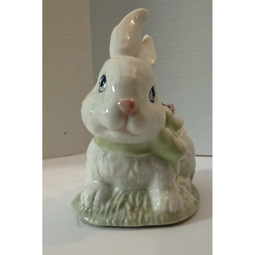 Vintage Heritage House Porcelain Bunny Music Box Floral Grandma 